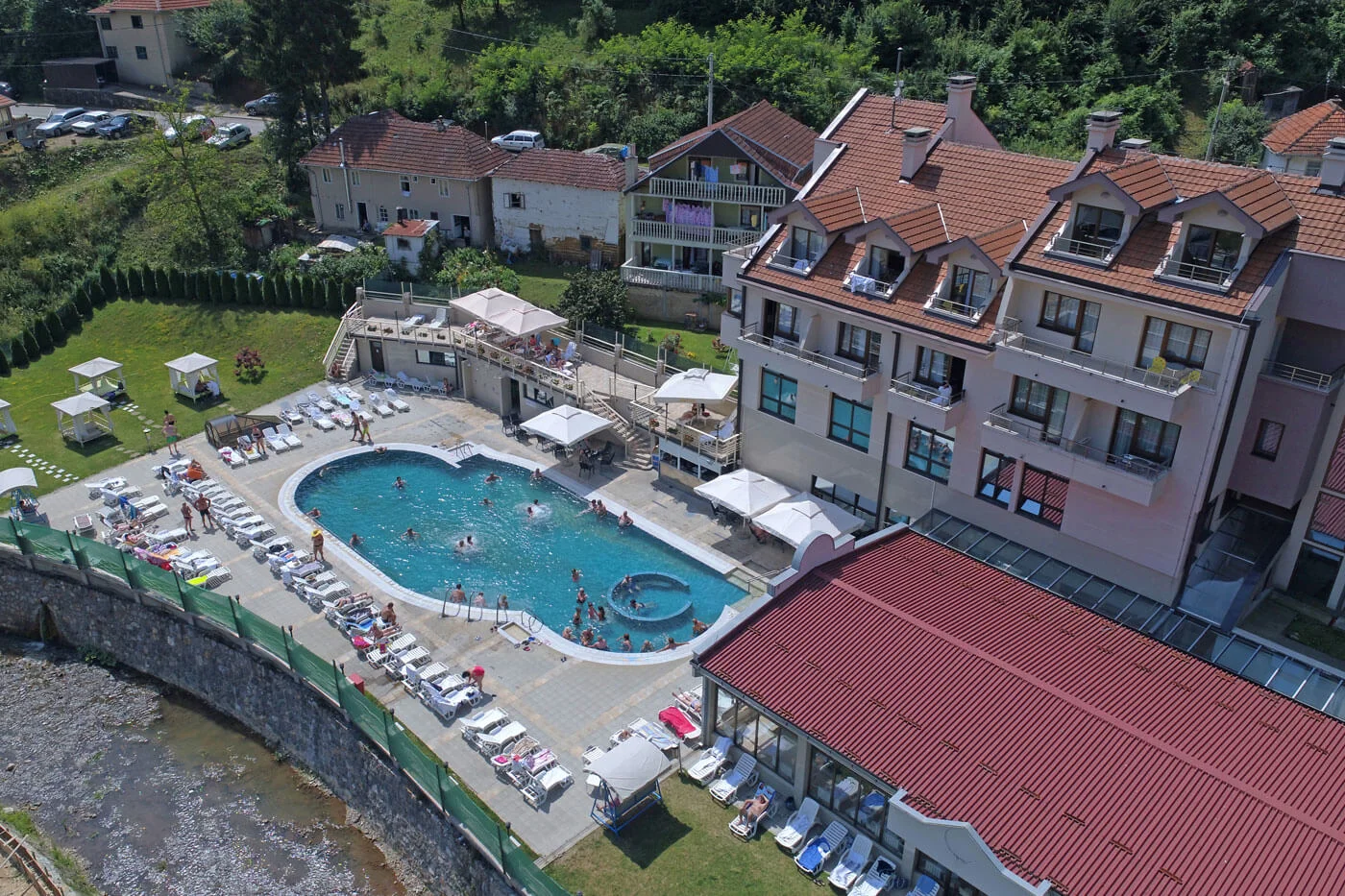 ВЕЛИКДЕН В ЛУКОВСКА БАНЯ